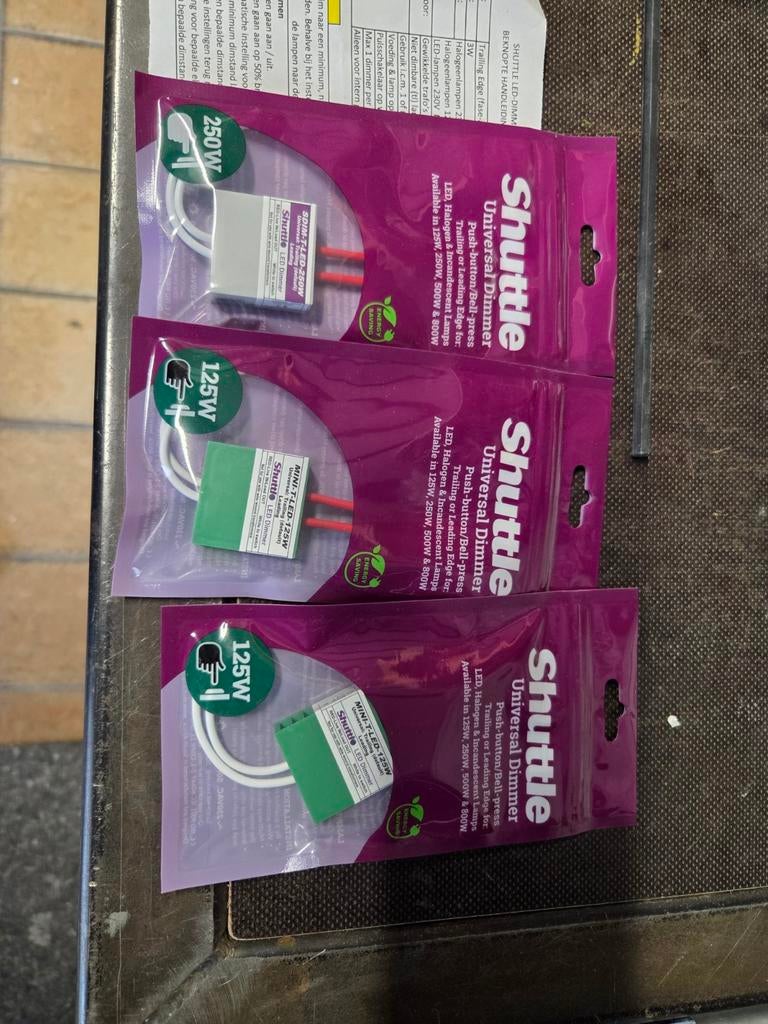 Shuttle LED dimmers (125W & 250W) + Gira pulsschakelaars, Ophalen of Verzenden