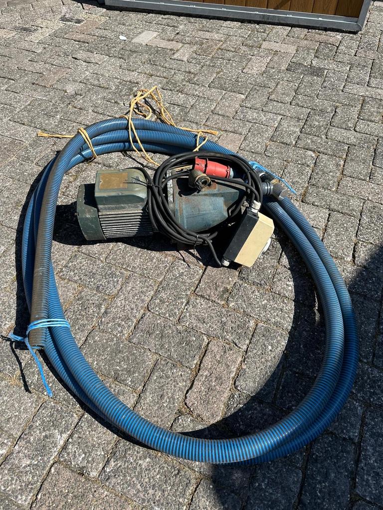 Grondwaterpomp met slang - Ideaal voor tuin en beregening, Tuin en Terras, Waterpompen, Ophalen of Verzenden, Gebruikt, Elektrisch