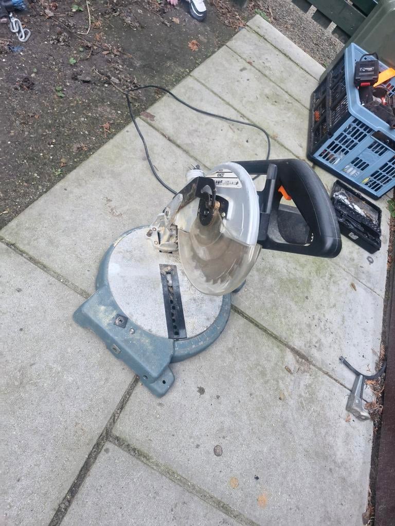 Elektrische zaag - zaagblad is krom, Ophalen, Gebruikt, Afkortzaag