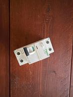 Aardlekschakelaar Schneider Electric - Kort gebruikt, Ophalen, Zo goed als nieuw, Schakelaar
