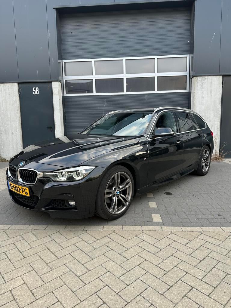 BMW 3-Serie M-Pakket 136pk Aut 2019 Zwart, Auto's, Automaat, 1465 kg, Zwart, 3 cilinders