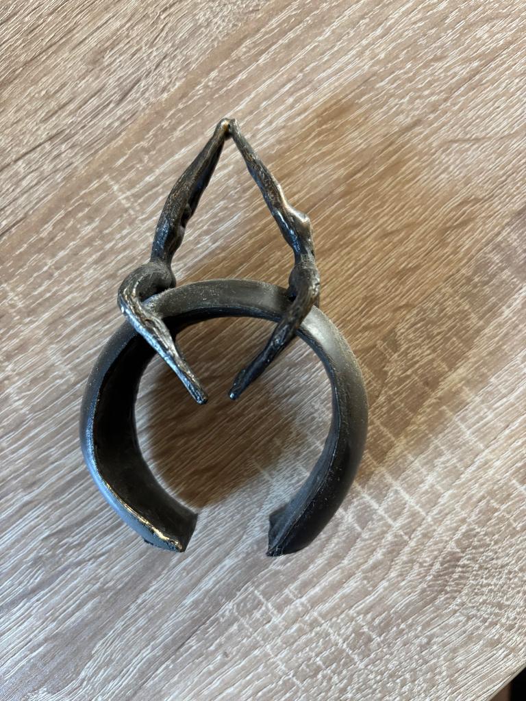 Brons sculptuur van Corry Ammerlaan - Verbondenheid, Antiek en Kunst, Kunst | Beelden en Houtsnijwerken, Overige onderwerpen, Minder dan 20 cm