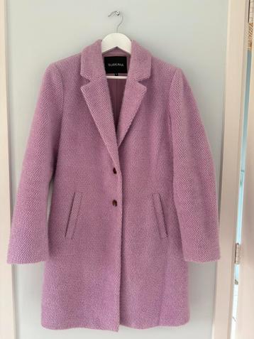 Bijzondere en mooie jas in fris roze kleur maat M beschikbaar voor biedingen