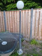 Lantaarn met ijzeren voet en bol / kap circa 2m hoog., Ophalen, Staande lamp, 50 tot 250 watt, IJzer