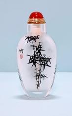 Snuffles Snuff bottle "Verre églomisé" (achter glas), Antiek en Kunst, Ophalen of Verzenden