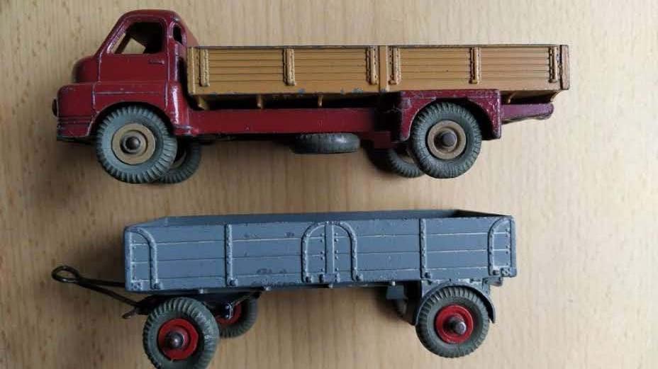 BIG BEDFORD DINKY TOYS ENGLAND No. 522, Hobby en Vrije tijd, Modelauto's | 1:43, Ophalen of Verzenden, Gebruikt, Bus of Vrachtwagen