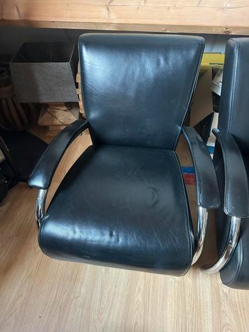 2 leren fauteuils beschikbaar voor biedingen