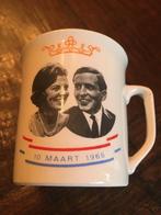 🍵Vintage: Beker huwelijk Beatrix & Claus uit 1966🏷️t.e.a.b, Keramiek, Ophalen of Verzenden, Zo goed als nieuw, Overige stijlen