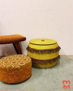 Vintage okergele naaipoef/bijzettafel, Gebruikt, Minder dan 50 cm, Ophalen of Verzenden, Onbekend