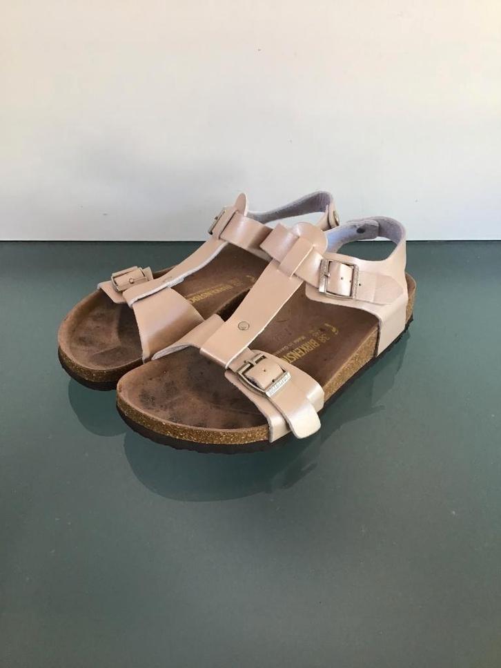Birkenstock 38 beige | Nieuw | Gratis verzenden, Kleding | Dames, Schoenen, Zo goed als nieuw, Sandalen of Muiltjes, Beige, Verzenden