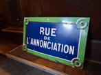 Emaille straatnaambord bekende straat in Parijs, Ophalen