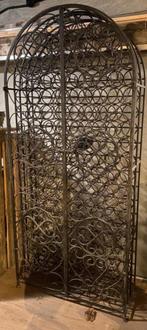 Smeedijzeren wijnrek – ruimte voor 138 flessen, Ophalen, Gebruikt, 25 flessen of meer, Metaal