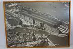 Grote Luchtfoto 98x70cm van Amsterdam Centraal Station 1949, Ophalen of Verzenden