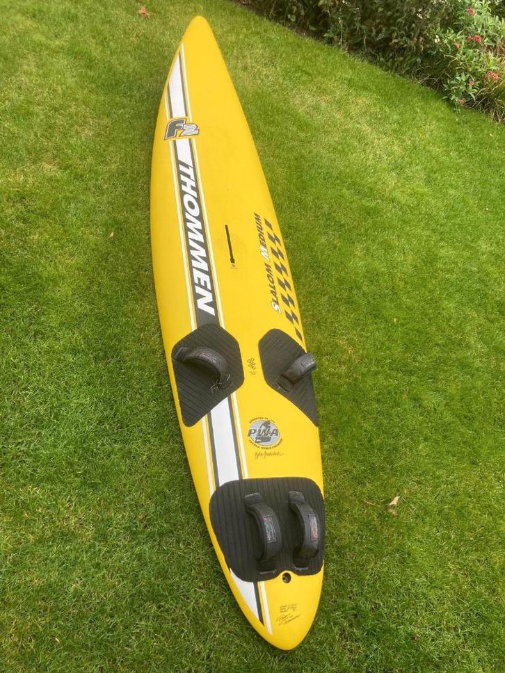 Thommen surfplank  2,75m en 95L (ophaal Ouddorp & Dordrecht), Watersport en Boten, Windsurfen, Zo goed als nieuw, Plank, 250 tot 300 cm