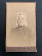 cdv carte de visite kederdracht Amsterdam M H Ladde, Verzenden, Foto, Klederdracht, Zo goed als nieuw