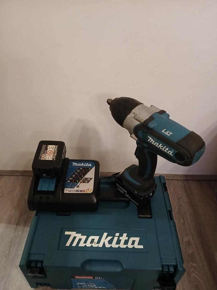Makita slagmoersleutel met 2 accu 5AH + lader en koffer. TOP, Doe-het-zelf en Verbouw, Gereedschap | Boormachines, Zo goed als nieuw
