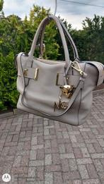 Tas  kleur taupe met schouder. draagriem goud look versierse, Sieraden, Tassen en Uiterlijk, Ophalen of Verzenden, Zo goed als nieuw