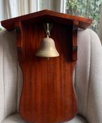antieke Koperen Bel in Houten Kastje met afdakje, Ophalen of Verzenden