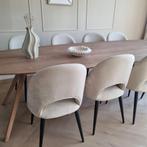 Walnoot tafel in semi ovale vorm, Huis en Inrichting, Stoelen, Ophalen