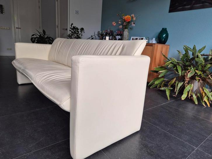 Leolux fiabo leren bank in superstaat, Huis en Inrichting, Banken | Bankstellen, Gebruikt, Rechte bank, Driepersoons, 200 tot 250 cm