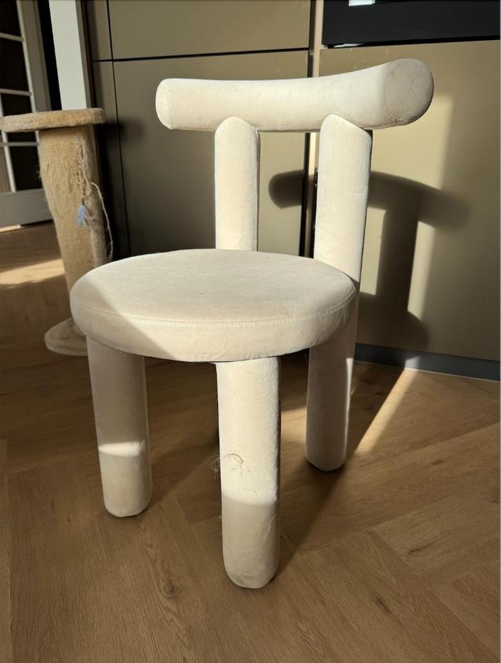 4 vrijwel nieuwe Westwing Calan fluwelen stoelen - Off white, Huis en Inrichting, Stoelen, Zo goed als nieuw, Vier, Stof, Wit