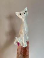Vintage porseleinen kat/poes, 19x8,5x6,5cm. Parelmoer beeld, Verzamelen, Beelden en Beeldjes, Verzenden, Gebruikt, Dier