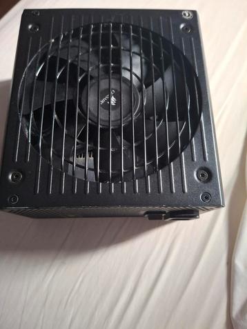 Corsair 650W Voeding met Kabels beschikbaar voor biedingen