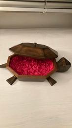 Schildpad hout juwelen doosje gevoerd,rood 22 cm lang 8 cm h, Antiek en Kunst, Ophalen of Verzenden