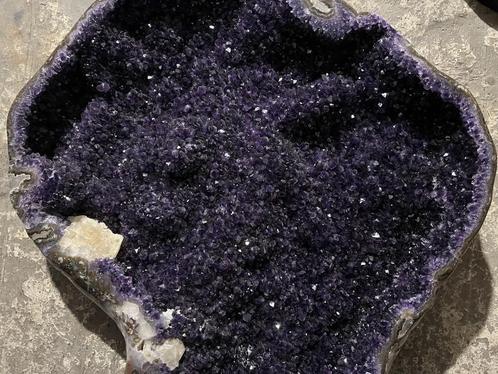 Amethist Cluster (123) diep paars van kleur, top stuk, Verzamelen, Mineralen en Fossielen, Mineraal, Ophalen of Verzenden