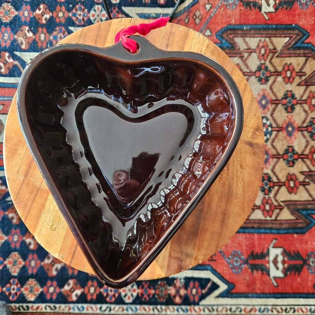 Hartvormige aardewerk puddingvorm, Schaal, Ophalen of Verzenden, Zo goed als nieuw, Overige vormen