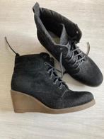 Zwarte Suede Enkel Veter Laarsjes met Sleehak., Kleding | Dames, Schoenen, Zwart, Lage of Enkellaarzen, Ophalen of Verzenden, Zo goed als nieuw