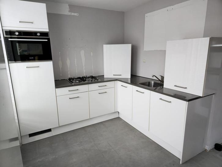 Nette Hoekkeuken Composiet + Apparatuur + GEDEMONTEERD, Huis en Inrichting, Keuken | Complete keukens, Wit, Composiet, Hoogglans of Gelakt