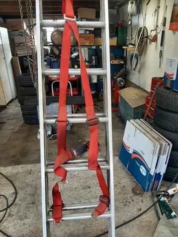 4-punts gordel beschikbaar voor biedingen