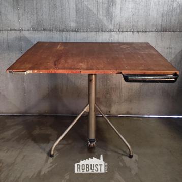 Nike Eskilstuna tekentafel ’50s | Hydraulisch, inklapbaar beschikbaar voor biedingen