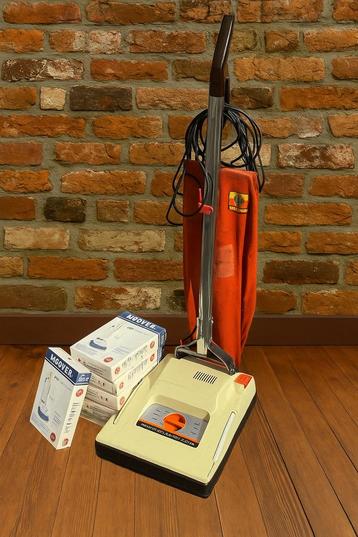 Hoover Stofzuiger (werkt uitstekend) beschikbaar voor biedingen