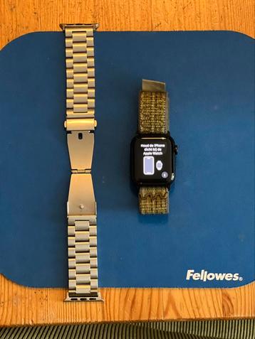 Apple watch 40MM SE 2025 + oplader en garantie beschikbaar voor biedingen