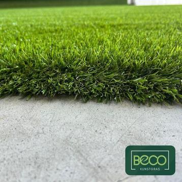 Zacht kunstgras ook geschikt voor op tegels beschikbaar voor biedingen