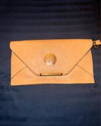 Mulberry Clutch by Vince Camuto - Zeldzame Aanbieding!, Sieraden, Tassen en Uiterlijk, Ophalen of Verzenden, Gebruikt, Beige, Avondtasje