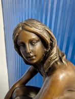 Bronzen beeld van een zittende vrouw, Ophalen of Verzenden