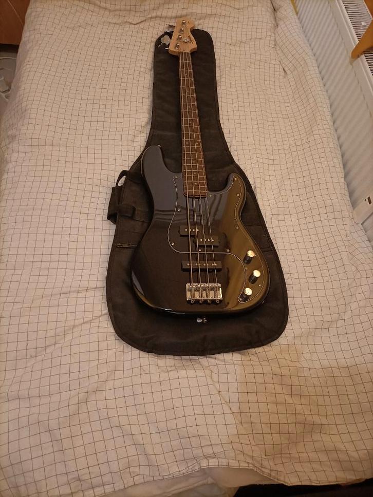 Fender Squire Affinity Precision Bass - Basgitaar met tas, Muziek en Instrumenten, Snaarinstrumenten | Gitaren | Bas, Zo goed als nieuw