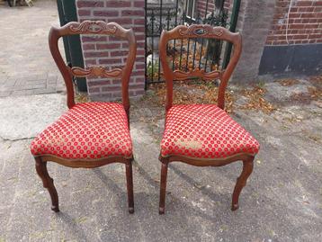 2 Biedermeier mahonie oorstoelen, rode gebloemde zitting. beschikbaar voor biedingen