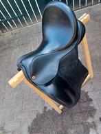 Te koop 17,5 inch Anatomica dressuurzadel, Dieren en Toebehoren, Paarden en Pony's | Zadels, Ophalen of Verzenden, Zo goed als nieuw