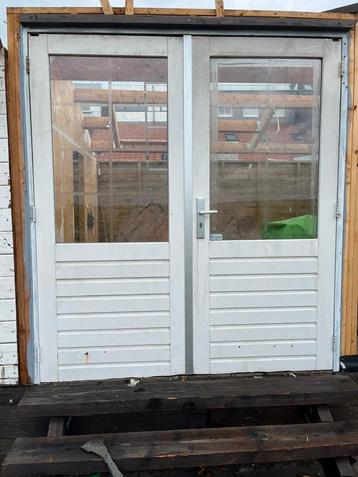 2x hardhouten dubbele deur beschikbaar voor biedingen