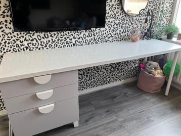 Bureau groot ikea småstad/lagkapten beschikbaar voor biedingen