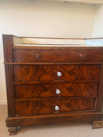 Antieke mahoniehouten commode met marmeren blad – 19e eeuw beschikbaar voor biedingen