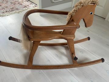 Hobbelpaard  beschikbaar voor biedingen