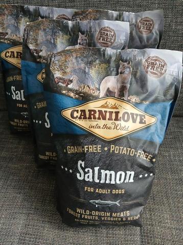 4x1.5 KG CARNILOVE HONDENBROK SALMON  AARDAPPEL-EN GRAANVRIJ beschikbaar voor biedingen