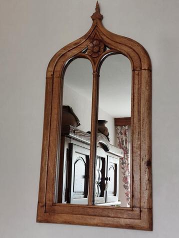 Spiegel met decoratie houten lijst beschikbaar voor biedingen