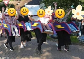 Loopgroep optocht, achtbaan en botsauto's beschikbaar voor biedingen
