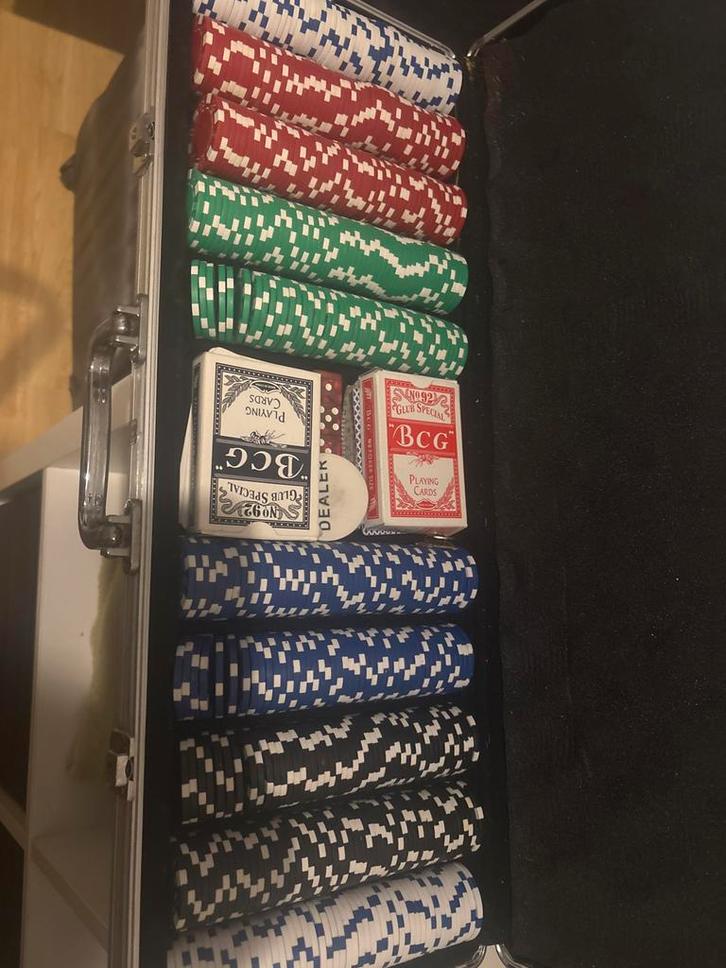 Poker Set met Fiches en Kaarten, Hobby en Vrije tijd, Gezelschapsspellen | Kaartspellen, Zo goed als nieuw, Drie of vier spelers